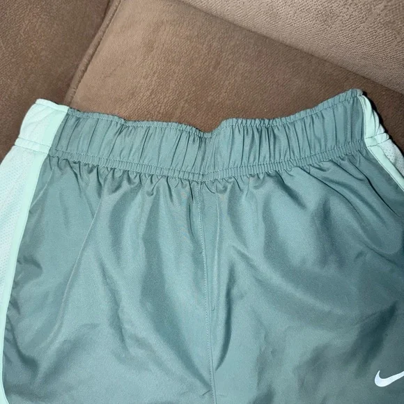 Women's Nike Tempo Dri-FIT Mid-Rise 3-in. Running Shorts XS - Picture 5 of 10